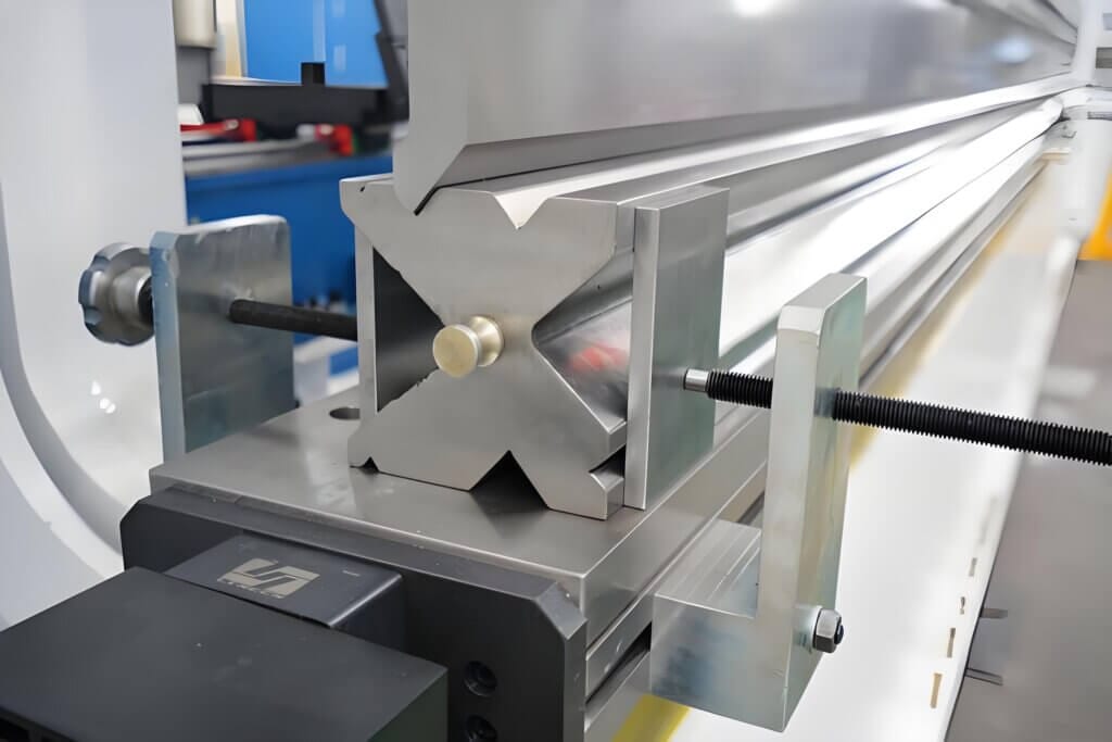 Precision press brake dies for sheet metal bending